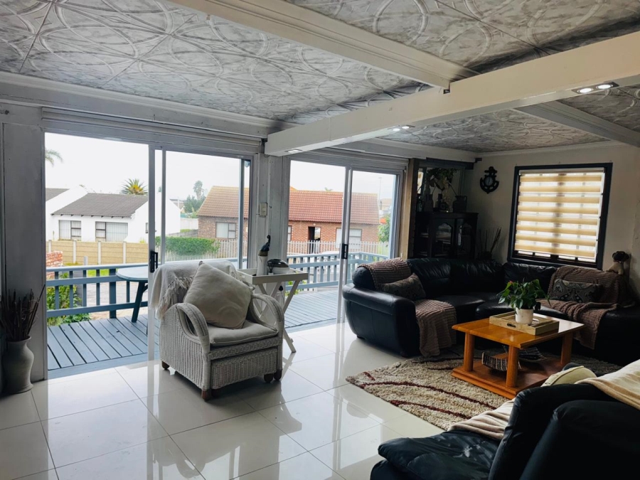 3 Bedroom Property for Sale in Wavecrest Eastern Cape